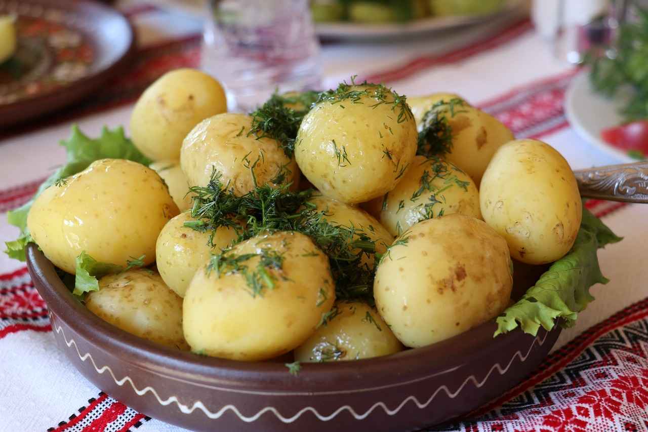 15 Iconic Bengali Dishes You Must Try Before You Die 4 4. Aloo Posto