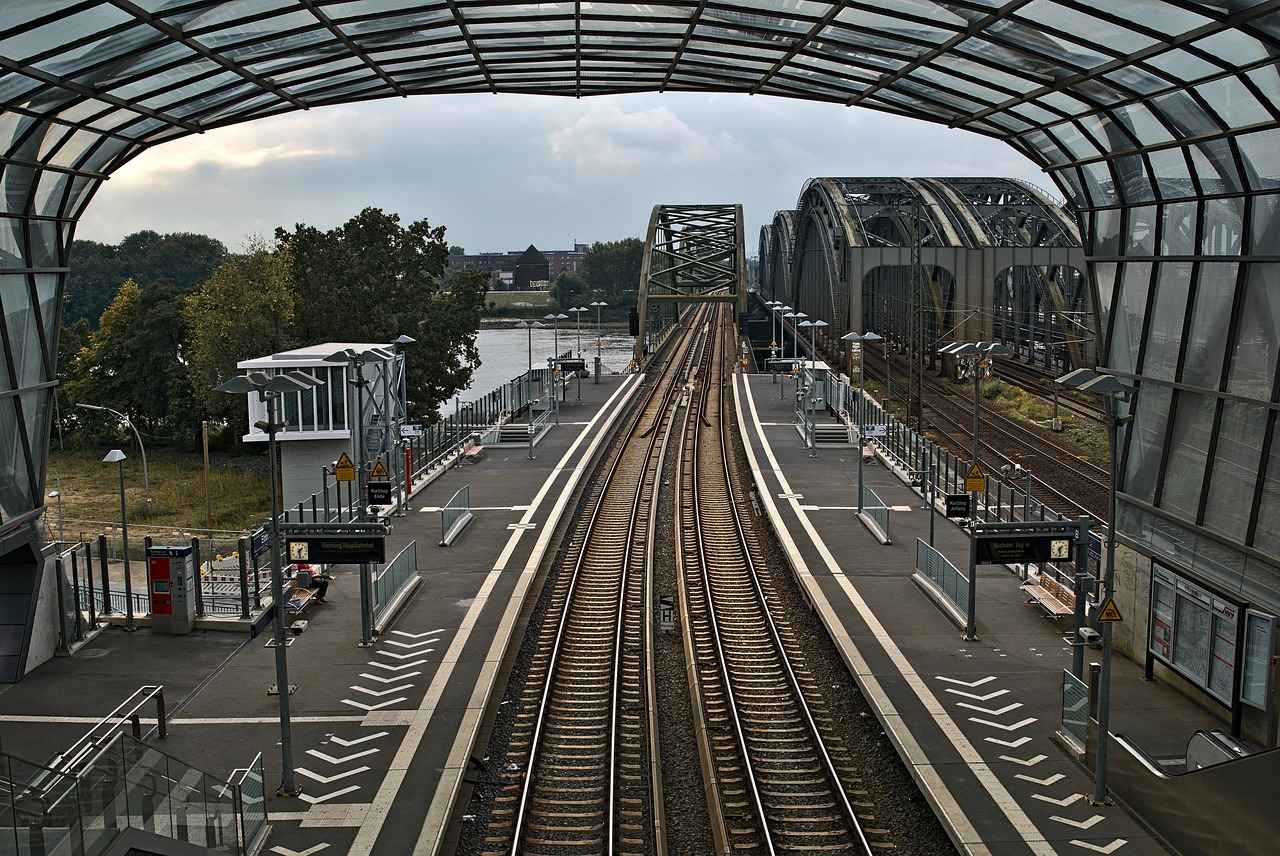 Howrah Railway Station: The Lifeline of Howrah and West Bengal 1 History of Howrah Railway Station