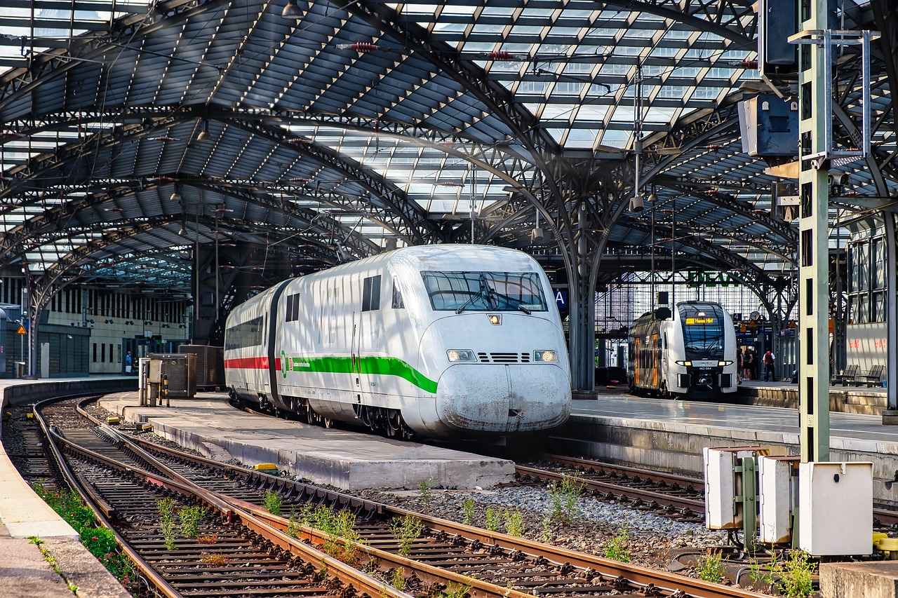 Howrah Railway Station: The Lifeline of Howrah and West Bengal 3 Passenger Services and Amenities