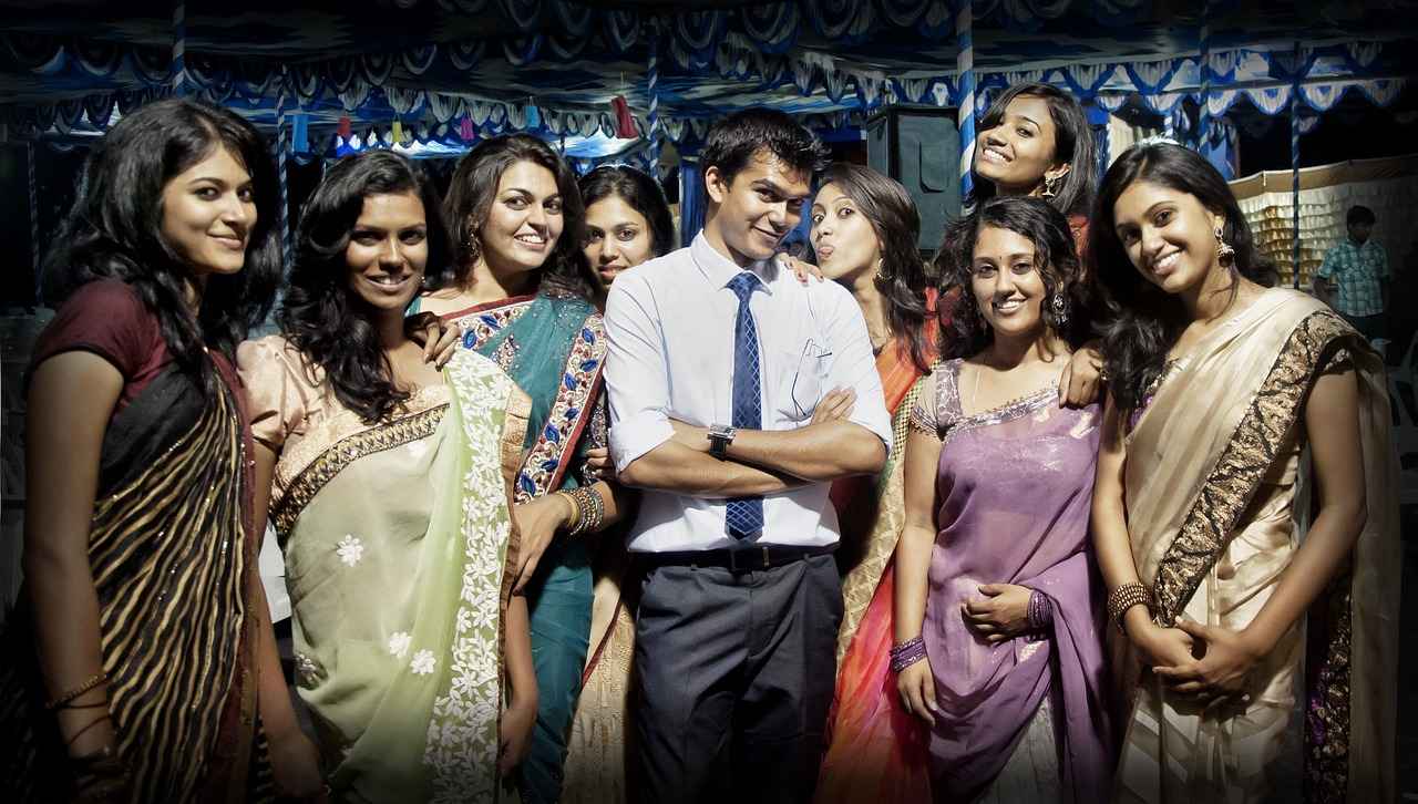 Why Bengali Sarees Are Famous Worldwide 1 The Rich History of Bengali Sarees